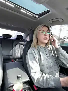 Roxi Joy online show from March 23, 2026, 10:52 am