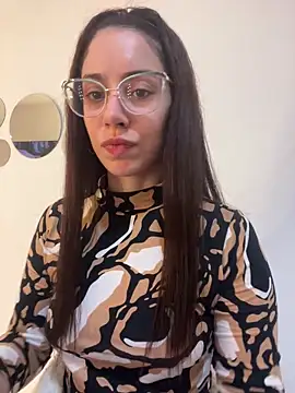emeraldjimenezz online show from May 17, 2026, 8:16 pm