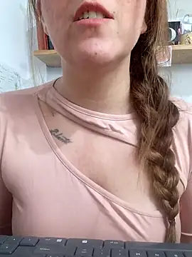 Snapshot of SofiEsteves chatting on April 8, 2026, 12:38 pm SofiEsteves online show from April 8, 2026, 12:38 pm