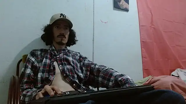 Snapshot of sk8-boy chatting on June 13, 2026, 4:49 pm sk8-boy online show from June 13, 2026, 4:49 pm