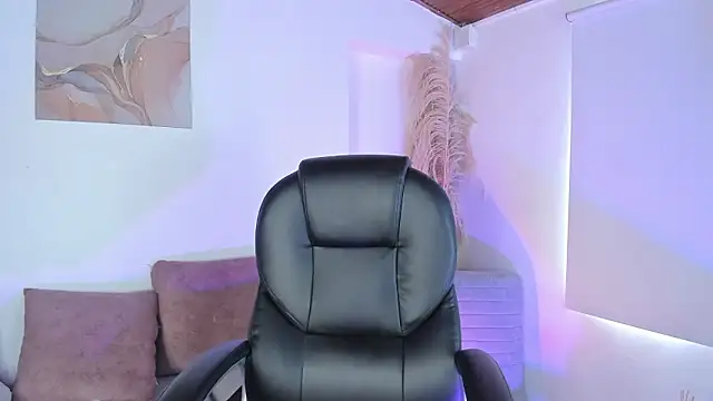 Amelie Wine online show from February 10, 2026, 3:27 pm