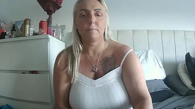 Snapshot of theblondecocklover chatting on April 28, 2026, 6:46 pm theblondecocklover online show from April 28, 2026, 6:46 pm