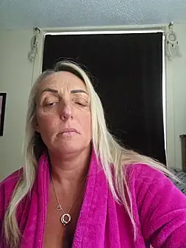 Snapshot of theblondecocklover chatting on May 3, 2026, 8:09 am theblondecocklover online show from May 3, 2026, 8:09 am