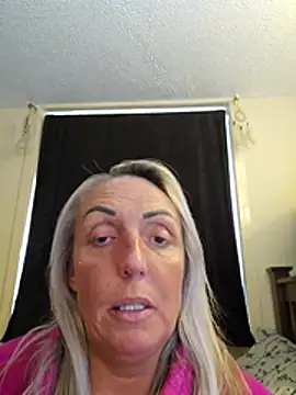 Snapshot of theblondecocklover chatting on May 8, 2026, 5:40 pm theblondecocklover online show from May 8, 2026, 5:40 pm