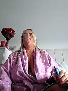 Snapshot of theblondecocklover chatting on May 14, 2026, 6:15 pm theblondecocklover online show from May 14, 2026, 6:15 pm