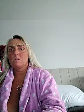 Snapshot of theblondecocklover chatting on May 17, 2026, 7:43 pm theblondecocklover online show from May 17, 2026, 7:43 pm