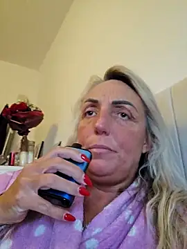 Snapshot of theblondecocklover chatting on May 18, 2026, 5:13 am theblondecocklover online show from May 18, 2026, 5:13 am