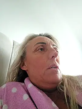 Snapshot of theblondecocklover chatting on May 19, 2026, 6:09 am theblondecocklover online show from May 19, 2026, 6:09 am