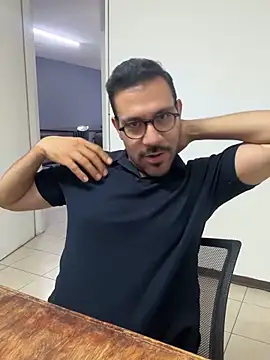 AdrianGarcia89 online show from May 8, 2026, 1:11 am