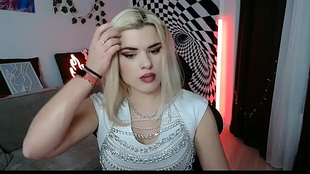 Snapshot of Ariana_Saint chatting on February 10, 2026, 8:02 pm Ariana Saint online show from February 10, 2026, 8:02 pm