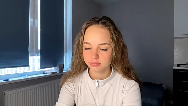 AliceQueenGirl online show from January 15, 2026, 9:03 am