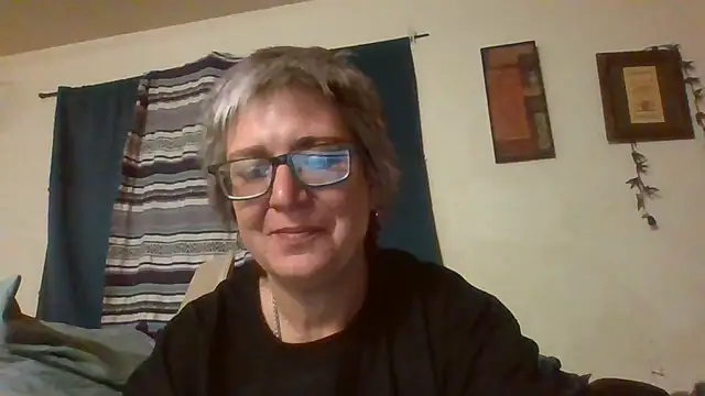 Snapshot of becky1111 chatting on April 21, 2026, 2:37 am becky1111 online show from April 21, 2026, 2:37 am