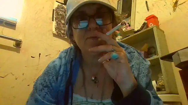 Snapshot of becky1111 chatting on April 24, 2026, 12:46 am becky1111 online show from April 24, 2026, 12:46 am