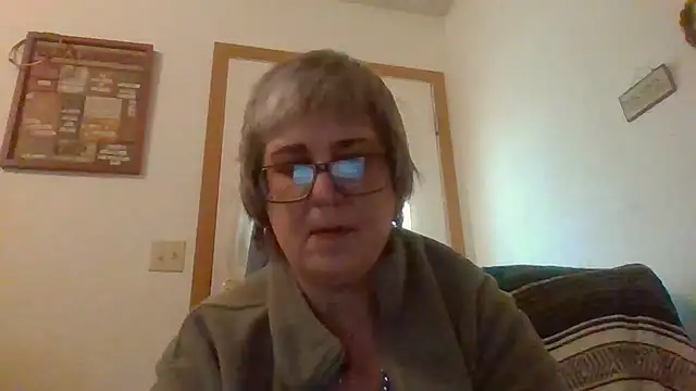 Snapshot of becky1111 chatting on May 2, 2026, 2:33 pm becky1111 online show from May 2, 2026, 2:33 pm