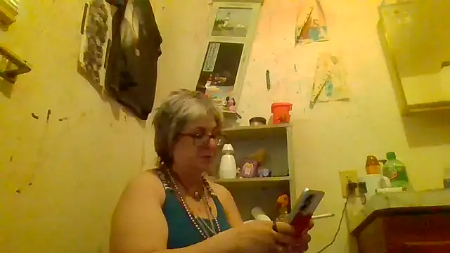 Snapshot of becky1111 chatting on May 11, 2026, 4:04 pm becky1111 online show from May 11, 2026, 4:04 pm