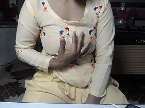 Snapshot of surbhi01 chatting on May 13, 2026, 7:06 am surbhi01 online show from May 13, 2026, 7:06 am