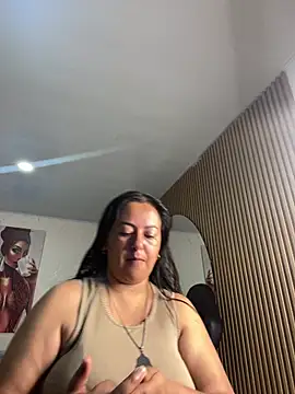 Snapshot of evelyn_harpeery chatting on May 21, 2026, 10:55 am evelyn harpeery online show from May 21, 2026, 10:55 am