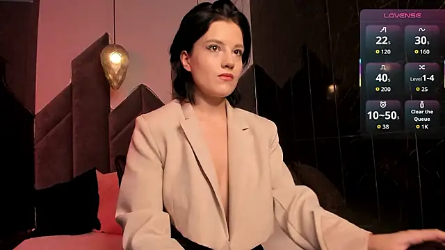 Snapshot of RowenMoon chatting on February 25, 2026, 9:46 pm RowenMoon online show from February 25, 2026, 9:46 pm