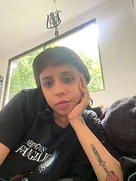 Snapshot of harakitty_ chatting on January 5, 2026, 9:51 pm harakitty online show from January 5, 2026, 9:51 pm