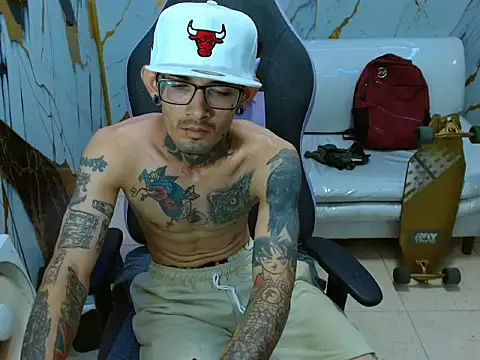 Boy tatto77 online show from March 30, 2026, 8:21 pm