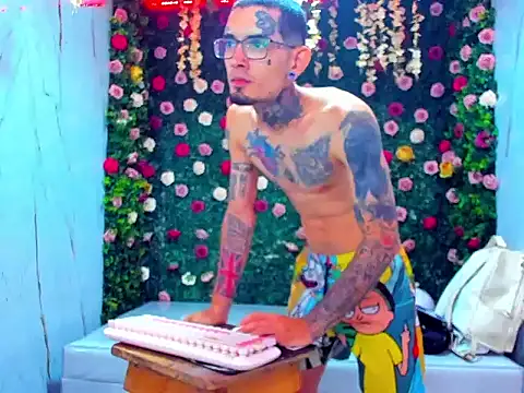 Boy tatto77 online show from April 15, 2026, 1:01 am