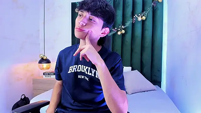 Aron valverde online show from December 21, 2025, 3:13 am