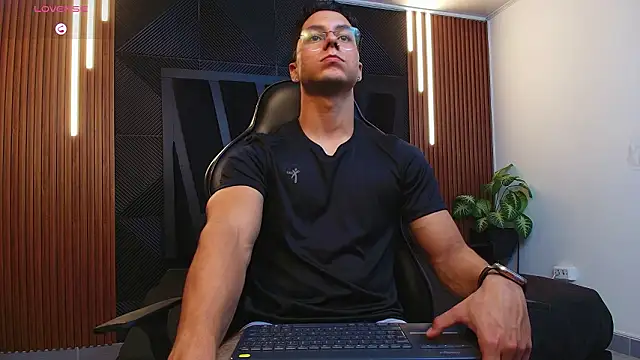 Snapshot of Noah_Clarkk chatting on February 10, 2026, 11:42 pm Noah Clarkk online show from February 10, 2026, 11:42 pm