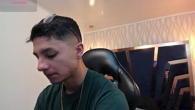 Noah Clarkk online show from April 18, 2026, 2:54 pm