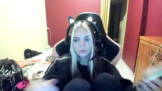 LunaAngell online show from January 14, 2026, 11:20 pm