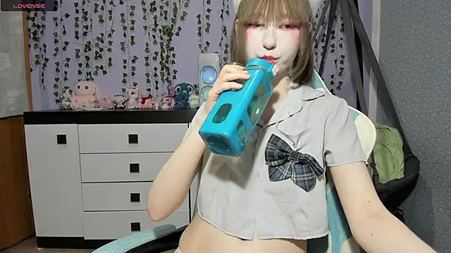 Yoonhee ki online show from June 15, 2026, 6:43 pm