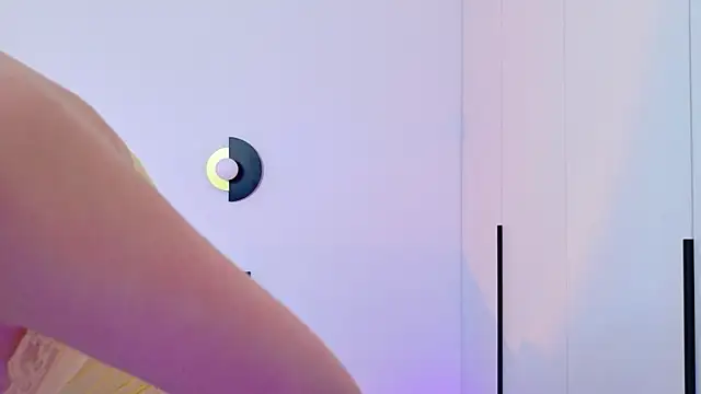 MidnightLily  online show from April 3, 2026, 2:20 am