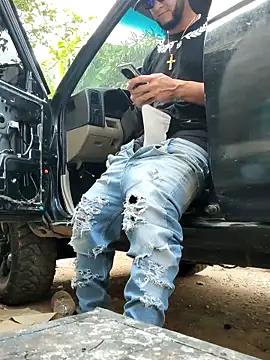 Snapshot of PIGHIGHDIRTY_p0 chatting on February 15, 2026, 9:33 pm PIGHIGHDIRTY p0 online show from February 15, 2026, 9:33 pm