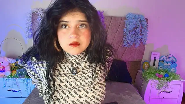 hannaa cute online show from April 15, 2026, 12:34 pm