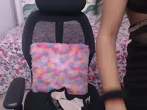 Snapshot of bold-smirthii chatting on February 24, 2026, 6:11 am bold-smirthii online show from February 24, 2026, 6:11 am