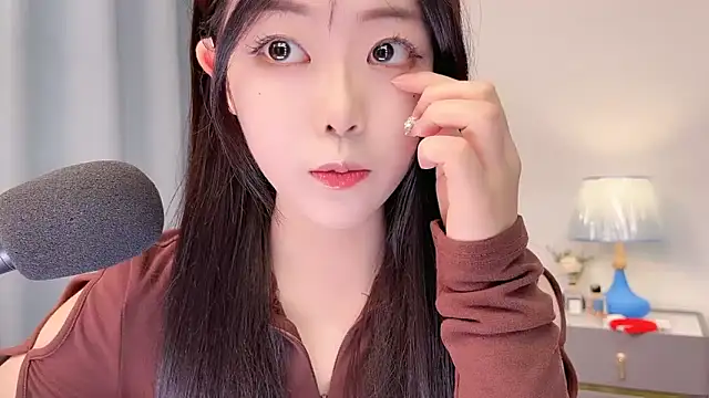 smalldaisy online show from April 12, 2026, 2:49 am