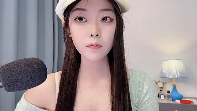 smalldaisy online show from April 14, 2026, 4:40 am