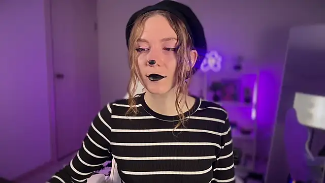 KellySunn online show from April 12, 2026, 8:19 am