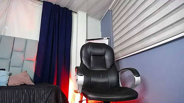 Snapshot of Emilyy05_ chatting on January 18, 2026, 3:10 am Emilyy05 online show from January 18, 2026, 3:10 am