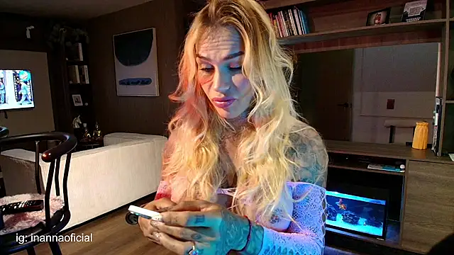 Snapshot of Ambrosia______ chatting on April 17, 2026, 11:52 pm Ambrosia online show from April 17, 2026, 11:52 pm