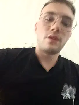 Snapshot of luke25bwc chatting on December 20, 2025, 12:40 am luke25bwc online show from December 20, 2025, 12:40 am