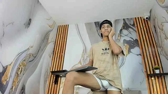 Snapshot of Victor_LatinBoy chatting on January 13, 2026, 12:10 pm Victor LatinBoy online show from January 13, 2026, 12:10 pm