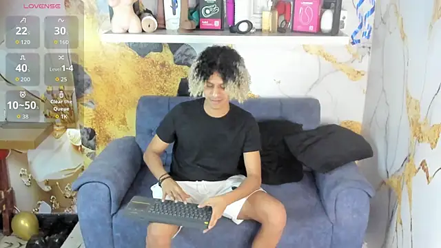 Victor LatinBoy online show from February 25, 2026, 4:22 am