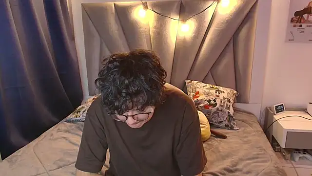 VelvetKai nom online show from April 13, 2026, 2:39 am