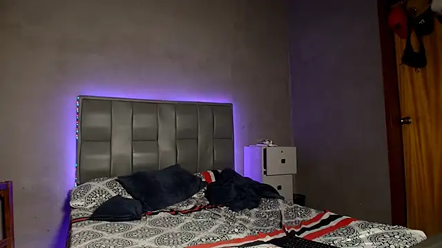 MAXIMILAINO-XXX online show from February 4, 2026, 1:22 am