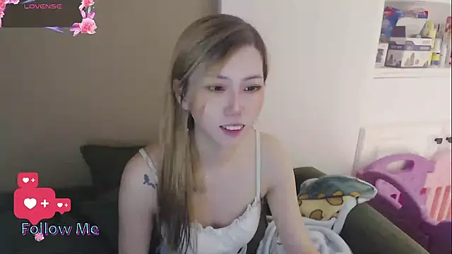 whitecat13 online show from May 13, 2026, 10:12 am