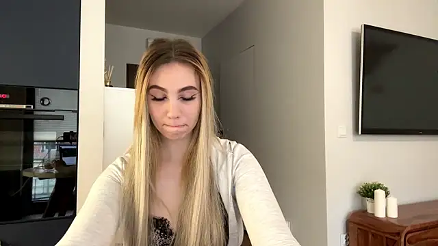 Snapshot of TeenLily chatting on March 15, 2026, 3:18 pm TeenLily online show from March 15, 2026, 3:18 pm