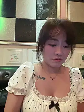 Snapshot of Molly-xiao chatting on May 21, 2026, 12:01 pm Molly-xiao online show from May 21, 2026, 12:01 pm