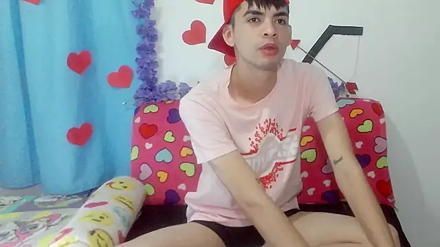 Snapshot of nico22love chatting on February 16, 2026, 2:13 pm nico22love online show from February 16, 2026, 2:13 pm