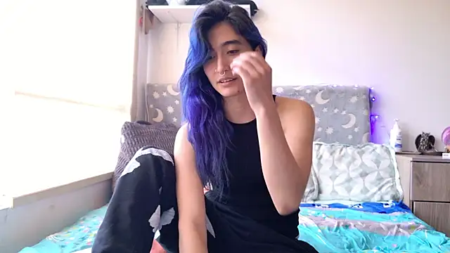 Snapshot of LunaisBack chatting on February 20, 2026, 9:48 pm LunaisBack online show from February 20, 2026, 9:48 pm