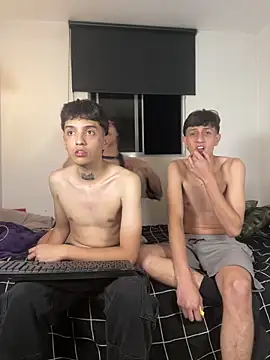 Snapshot of itselladoll chatting on February 22, 2026, 8:02 am itselladoll online show from February 22, 2026, 8:02 am